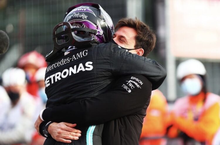 F1: Hamilton vola a Imola, la Mercedes conquista il settimo titolo costruttori