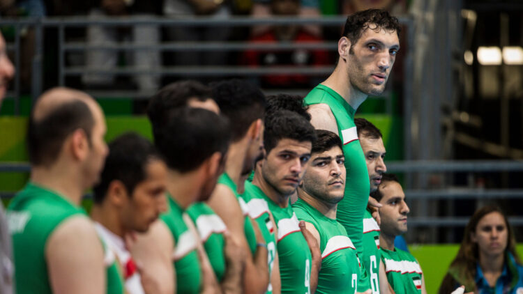 Paralimpiadi 2021: punta all’oro Morteza Mehrzad, il gigante costretto a giocare a volley da seduto.