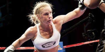 “Penso di voler fare entrambe le cose”: Holly Holm sogna la boxe per la prima volta da anni.